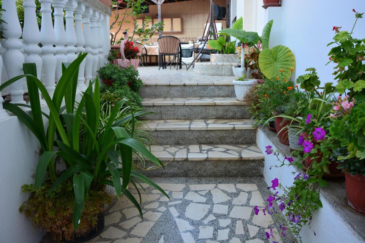 Guest House Vera Ulcinj Exterior photo